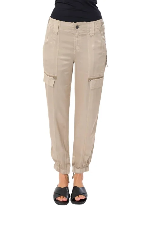 Luxury tight trousers for women with fine fabric and elegant tailoring -Axel Jogger In Khaki