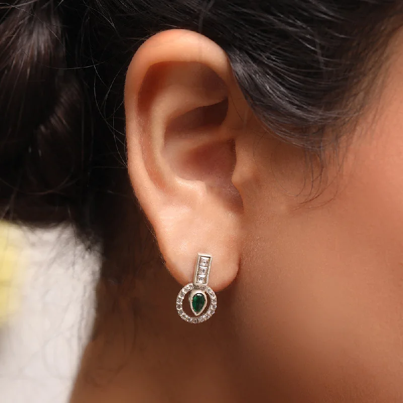 Best hoop earrings with marbled designs for a trendy and artistic effect-Silver round dangler earring