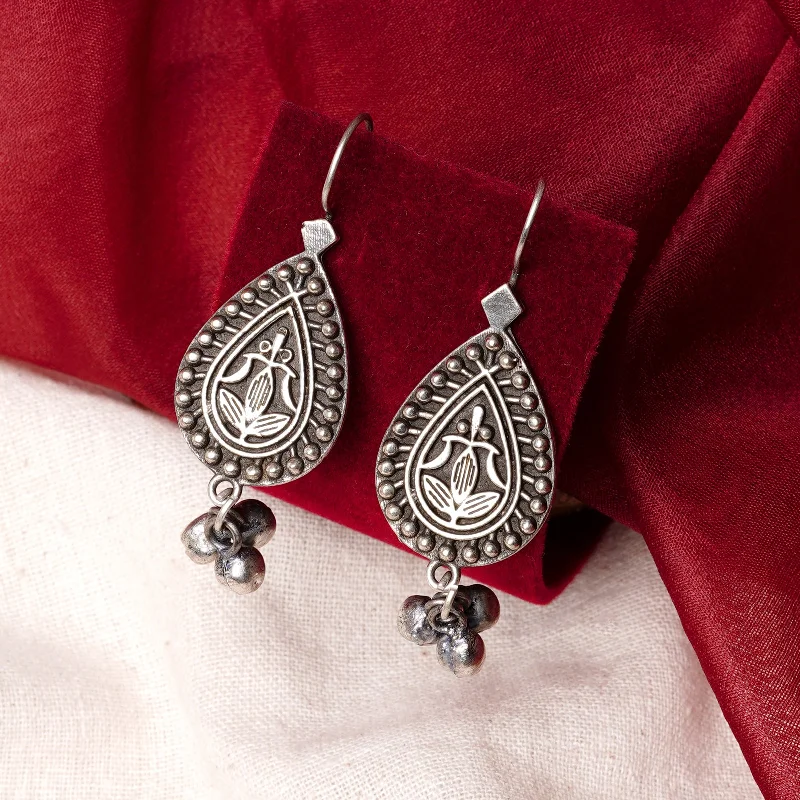 Hoop earrings with textured gold for a refined and sophisticated aesthetic-Teejh Annapurna Silver Oxidised Earrings